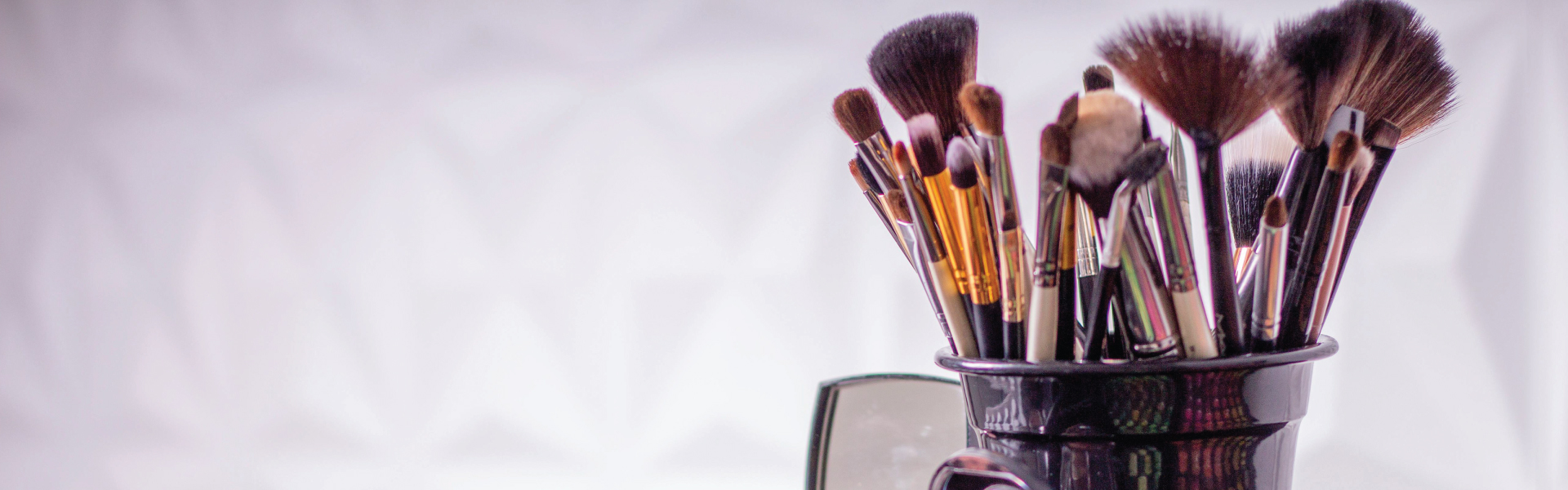 How to Apply Eyeshadow for Beginners